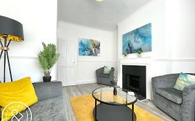 2-Bed Apartment With Garden In Vibrant Brighton District